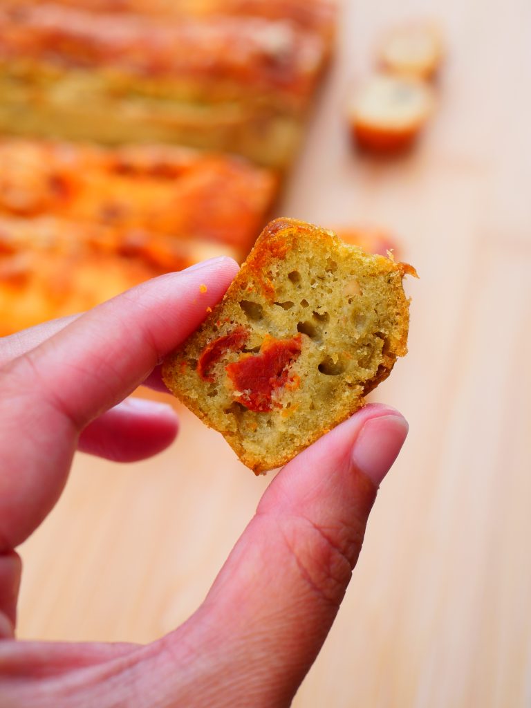 cake salé moelleux pesto tomates séchées - dans la cuisine d'anaïs